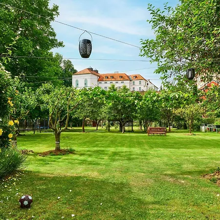 Orangerie Garden By Kh 4* 체스키크룸로프