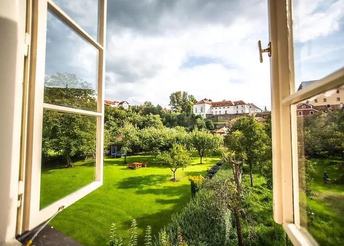 Orangerie Garden By Kh Konukevi Český Krumlov